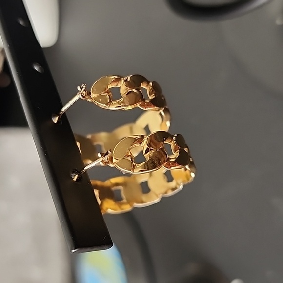 Gold Filled Chunky Chain Link Hoop Earrings - Picture 4 of 6